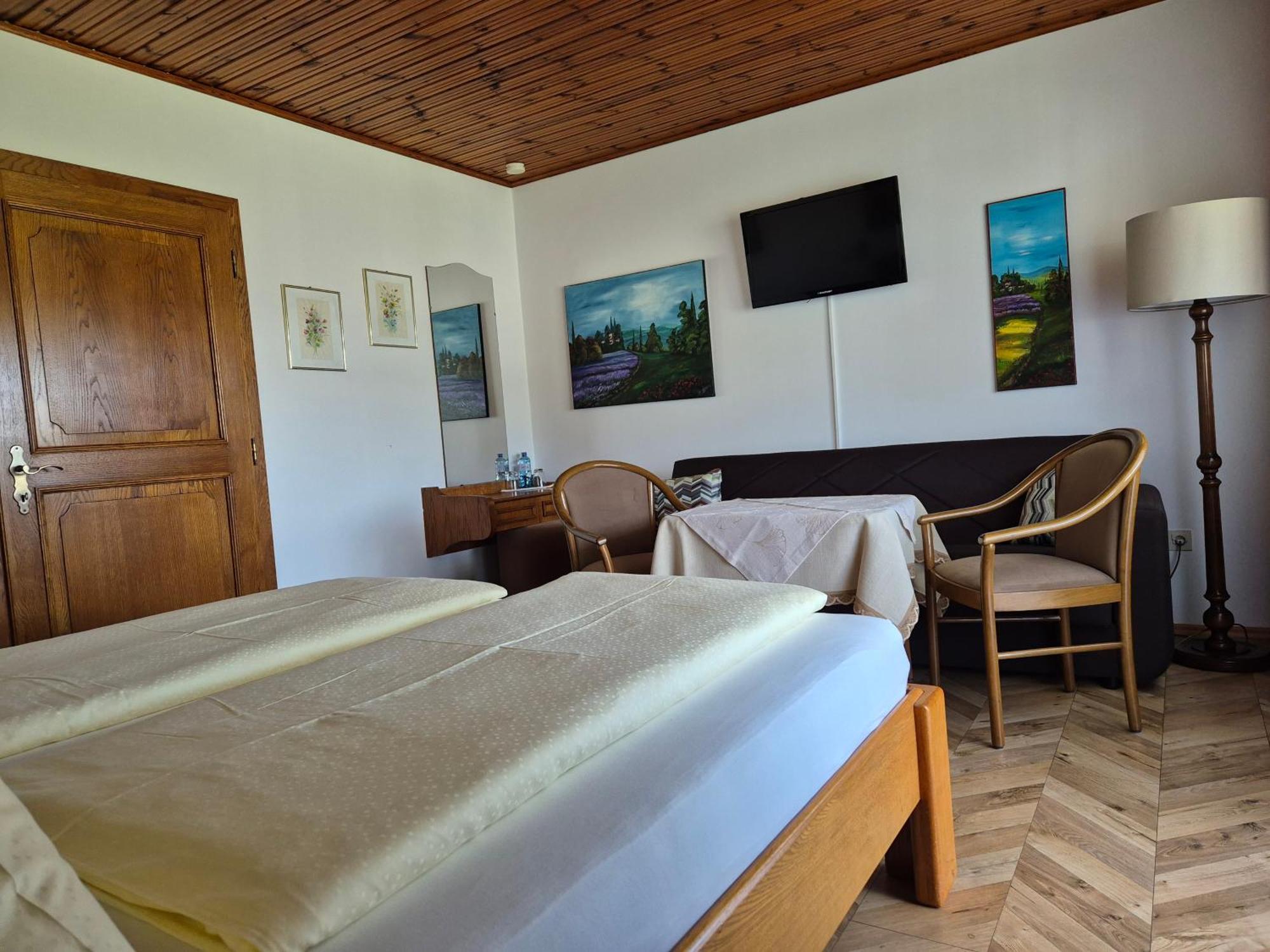 Hotel Garni Gästehaus Hutter Unterburg am Klopeiner See Exterior foto